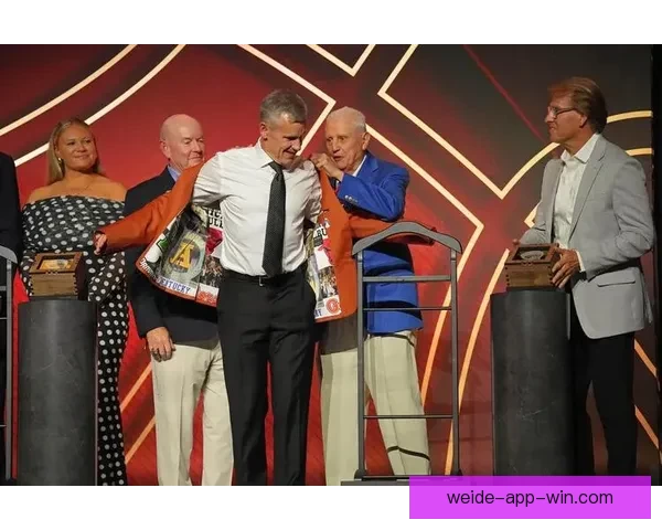 多诺万成接盘北卡罗莱纳大学男篮主帅 史蒂文斯主动放弃竞争